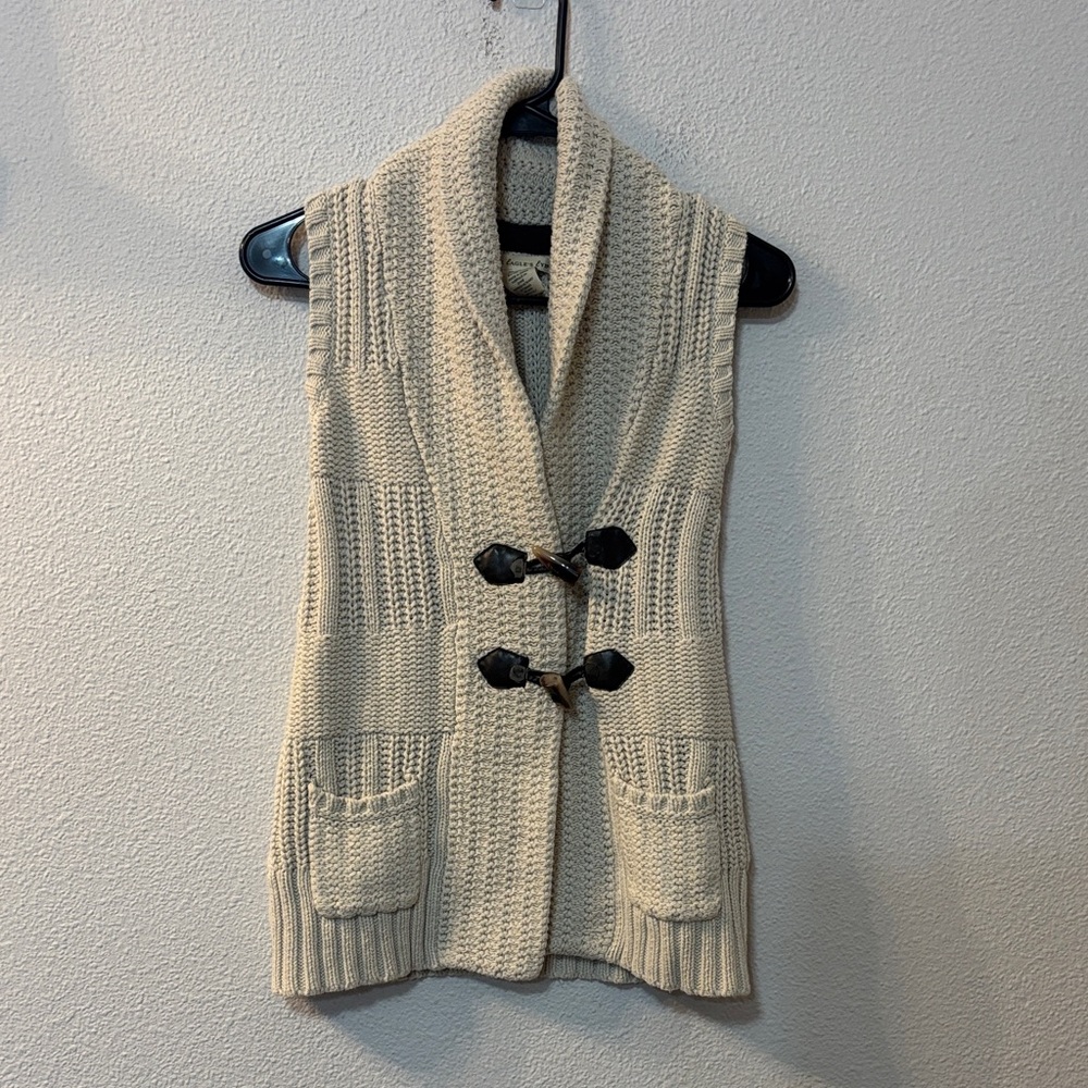 The Eagles Eye Cream Knit Women's Sweater Vest